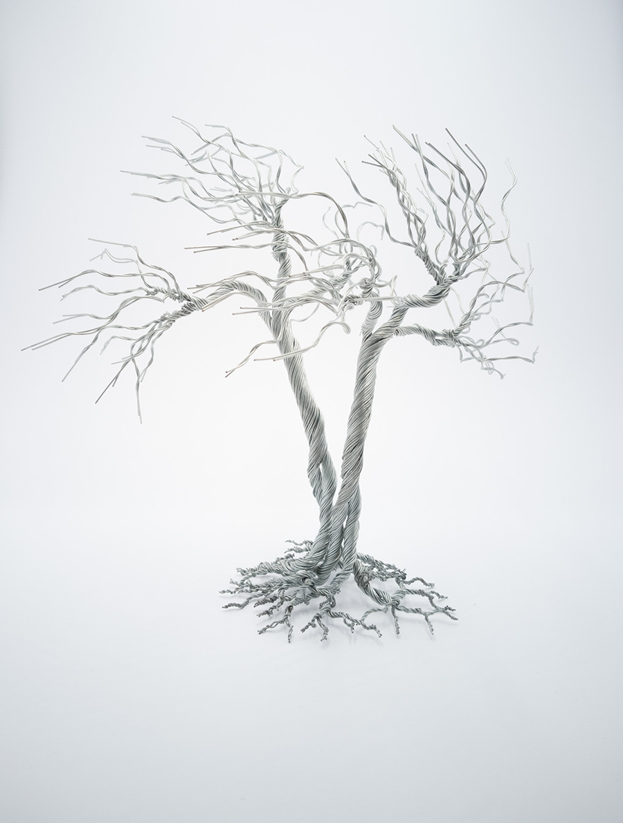 Human trees. Χειροποίητο εικαστικό έργο από σύρμα γαλβανιζέ με ύψος 28cm, πλάτος 30cm, βάθος 24 cm.